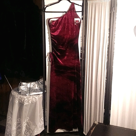 Vintage Windsor velvet evening gown - Picture 4 of 7